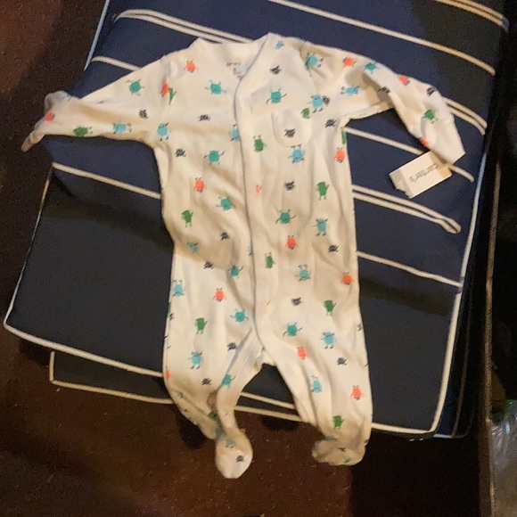 NWT CARTER’s snap button up pajamas. 9M. Never worn - Picture 2 of 5